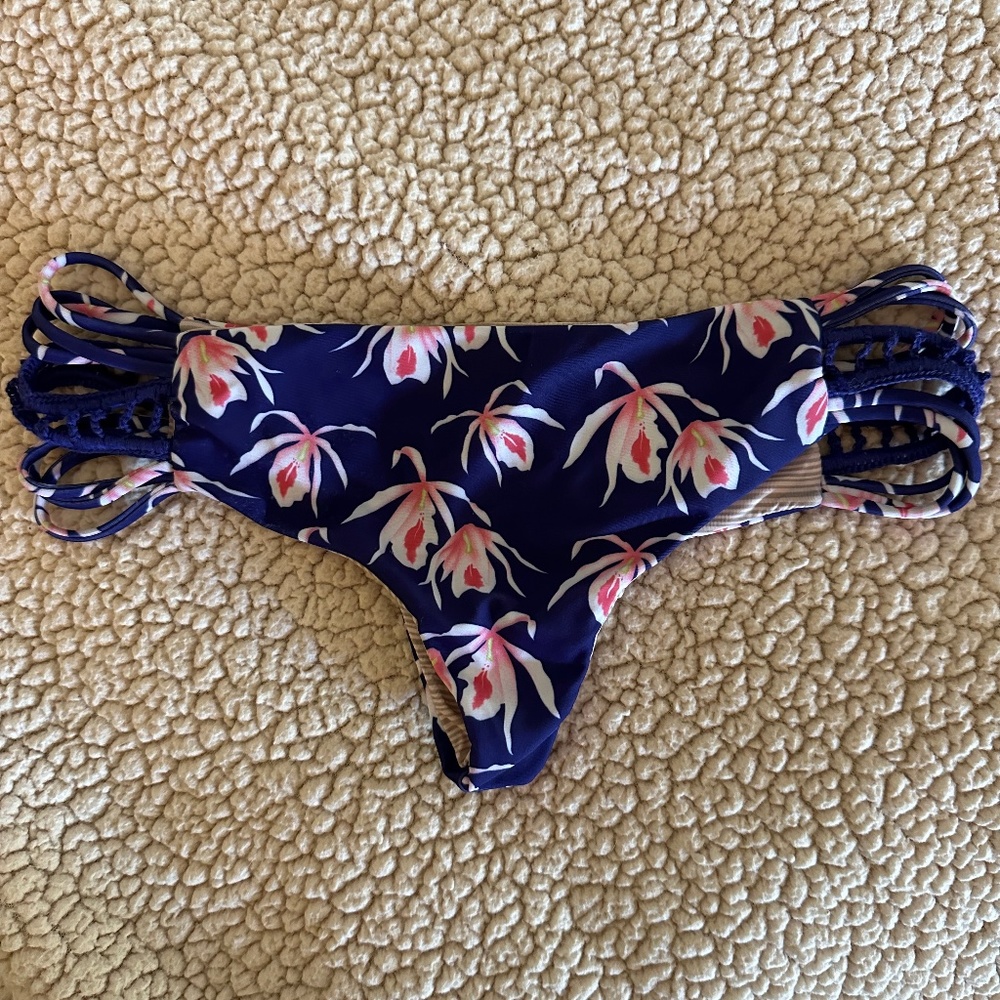 Acacia bikini bottom -M